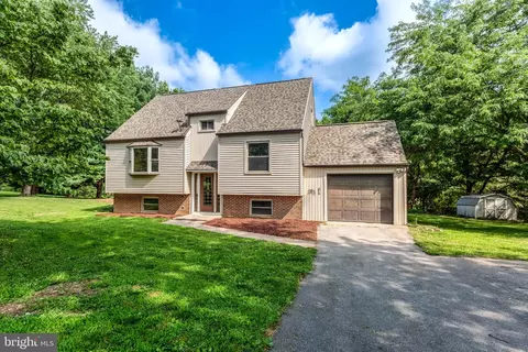 413 Holly Dr, Dauphin, PA 17018