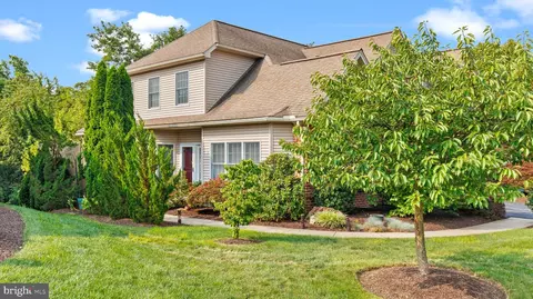 4535 Laurelwood Dr, Harrisburg, PA 17110