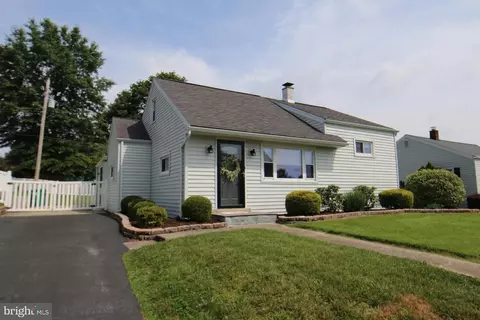 5218 Woodlawn Dr, Harrisburg, PA 17109