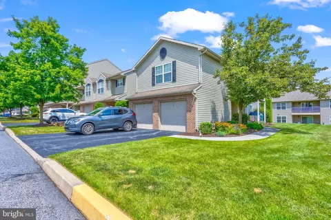 200 Osprey Ln, Hummelstown, PA 17036