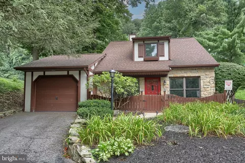 889 Alpine Dr, Hummelstown, PA 17036