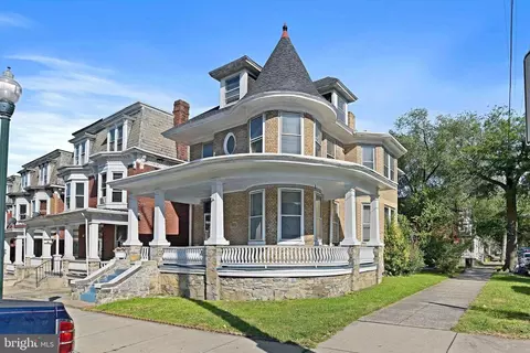 1738 Market St, Harrisburg, PA 17103