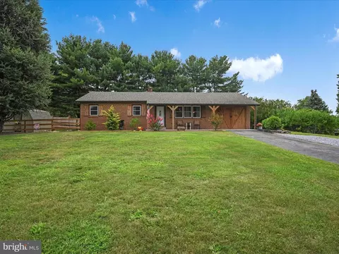 4467 Woodcrest Dr, Elizabethtown, PA 17022
