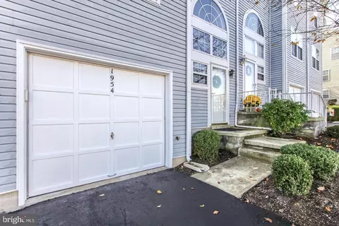 1954 Daybreak Cir, Harrisburg, PA 17110