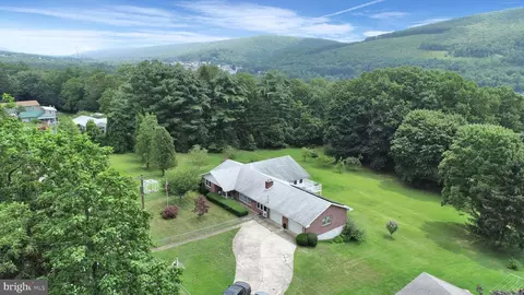 1619 Pottsville St, Lykens, PA 17048