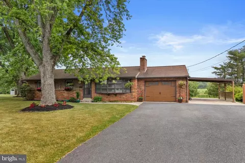 4223 Whitman Ln, Middletown, PA 17057