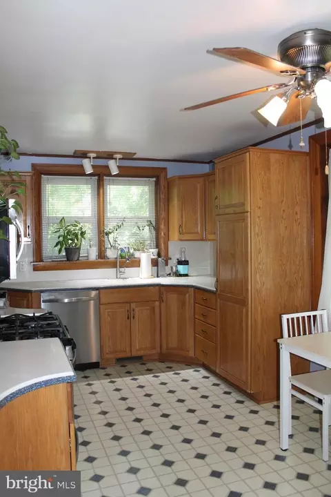 1303 E Derry Rd, Hershey, PA 17033 photo 4