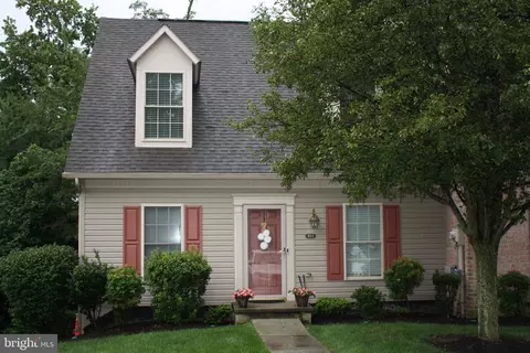 511 Pond View Ct, Harrisburg, PA 17110