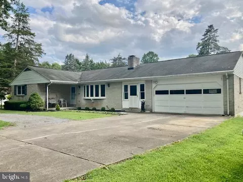 1042 Locust Grove Rd, Middletown, PA 17057