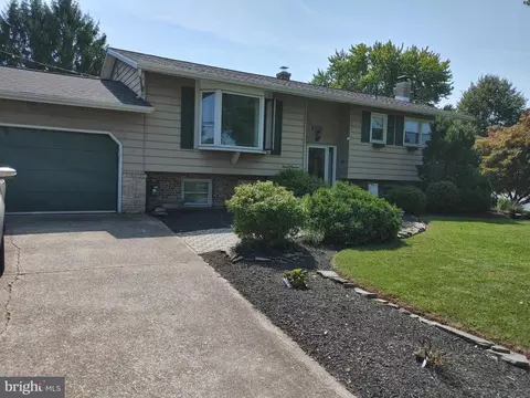 1519 Spring Garden Dr, Middletown, PA 17057