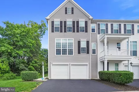 2143 Red Fox Dr, Hummelstown, PA 17036