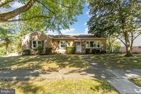 3206 Crest Rd, Harrisburg, PA 17109
