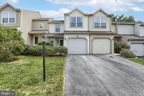212 Forest Oak Ln, Harrisburg, PA 17110