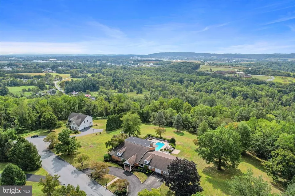  187 Jeff Ln, Hummelstown, PA 17036 photo 3