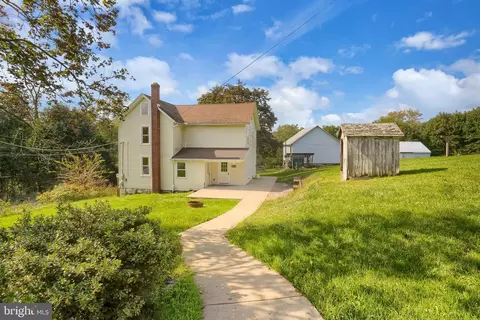 332 S Crossroads Rd, Lykens, PA 17048