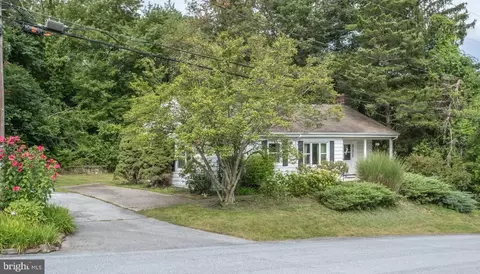 411 Lakewood Dr, Harrisburg, PA 17112