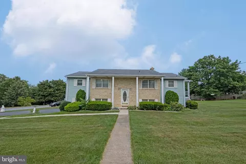 530 Deimler Ln, Harrisburg, PA 17111