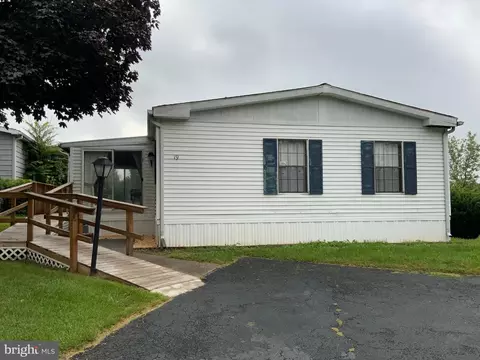 19 Meadow Run Pl, Harrisburg, PA 17112