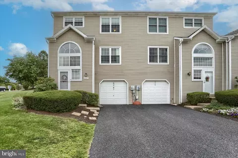 6207 Spring Knoll Dr, Harrisburg, PA 17111