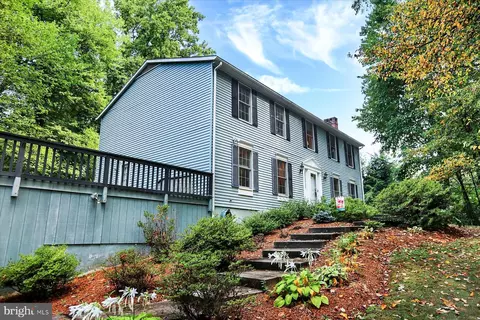 883 Stauffers Church Rd, Palmyra, PA 17078
