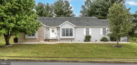 4103 Wimbledon Dr, Harrisburg, PA 17112