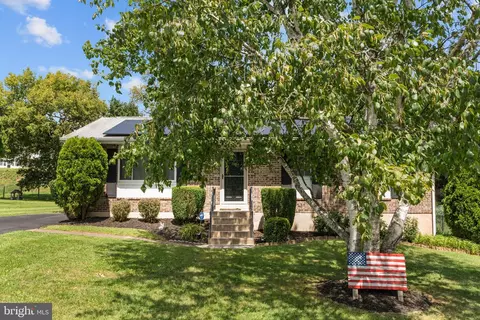 8032 Jefferson St, Hummelstown, PA 17036