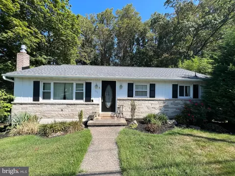 931 Sunnyside Rd, Hummelstown, PA 17036