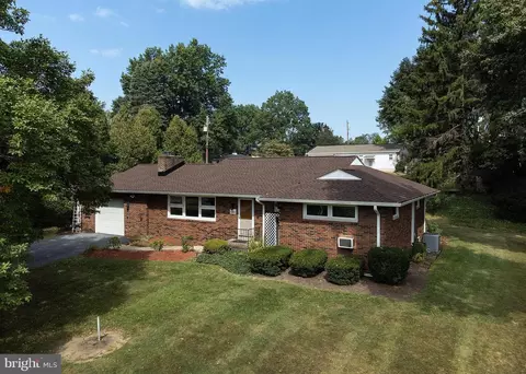 4306 Lakeview Rd, Harrisburg, PA 17112
