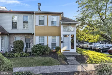 660 Lopax Rd, Harrisburg, PA 17112