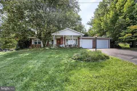 548 Schoolhouse Ln, Millersburg, PA 17061