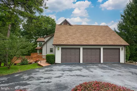 2 Fox Chase Dr, Hershey, PA 17033 photo 6