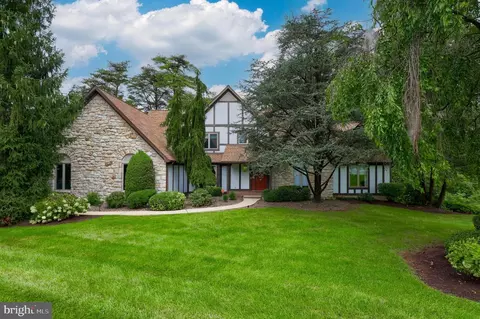2 Fox Chase Dr, Hershey, PA 17033