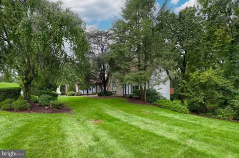 2 Fox Chase Dr, Hershey, PA 17033 photo 2