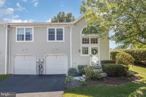 6161 Spring Knoll Dr, Harrisburg, PA 17111