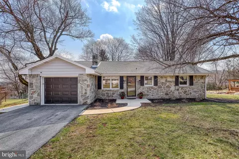 48 Valley Rd, Hummelstown, PA 17036
