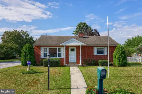 140 Peach Ave, Hershey, PA 17033