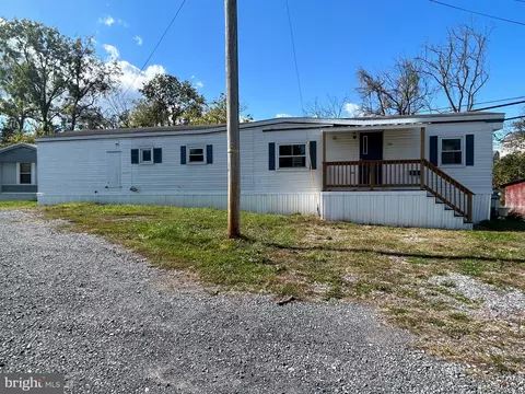 136 Raymond Ln, Middletown, PA 17057