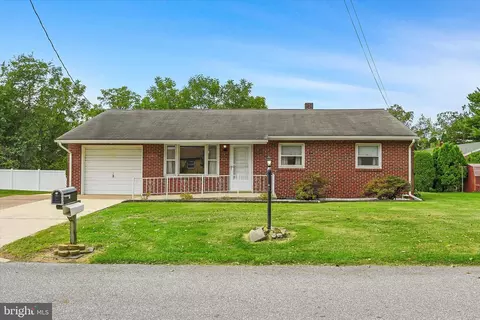 1094 Acri Dr, Harrisburg, PA 17111