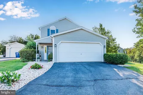 6071 Regent Dr, Harrisburg, PA 17112