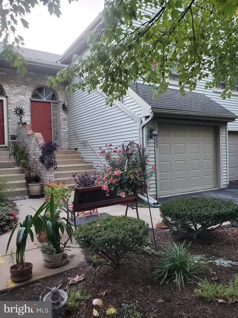 182 Crescent Dr, Hershey, PA 17033