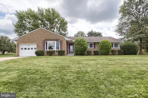 7815 Sunset Dr, Harrisburg, PA 17112