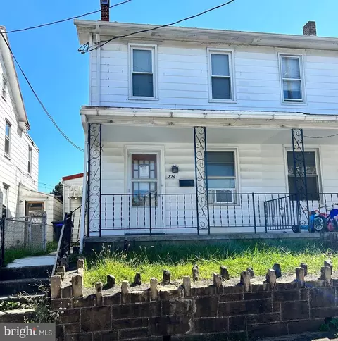 224 Locust St, Steelton, PA 17113