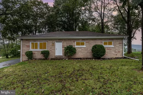 7920 Appleby Rd, Harrisburg, PA 17112
