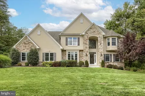 8 Beechwood Ln, Hershey, PA 17033