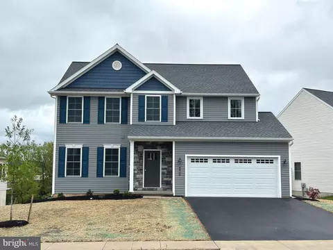 102 Tree Top Ln, Middletown, PA 17057