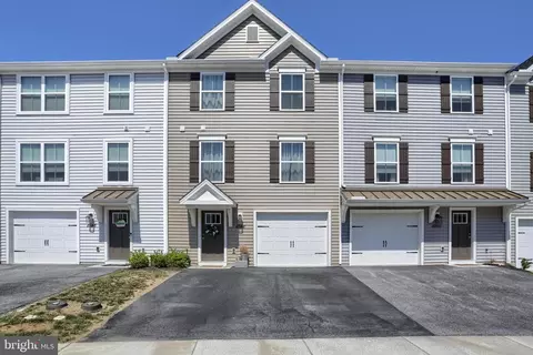 8148 Lenker Dr, Harrisburg, PA 17112