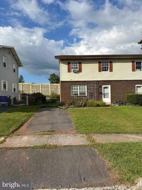 421 Aspen St, Middletown, PA 17057