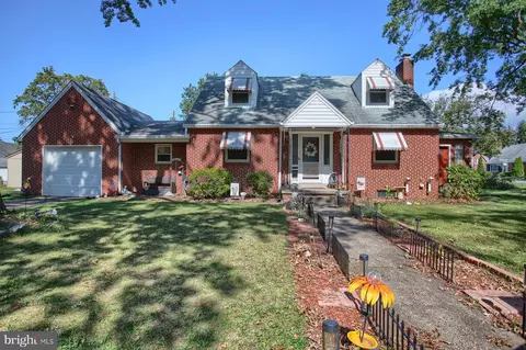 2930 Birch St, Harrisburg, PA 17109