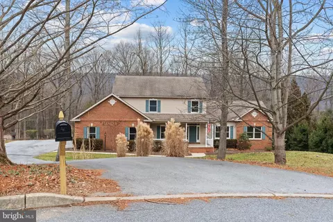 3220 White Pine Dr, Harrisburg, PA 17112
