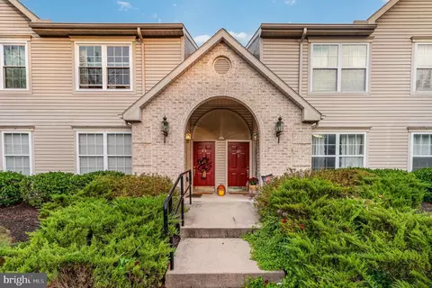 213 Forest Oak Ln, Harrisburg, PA 17110